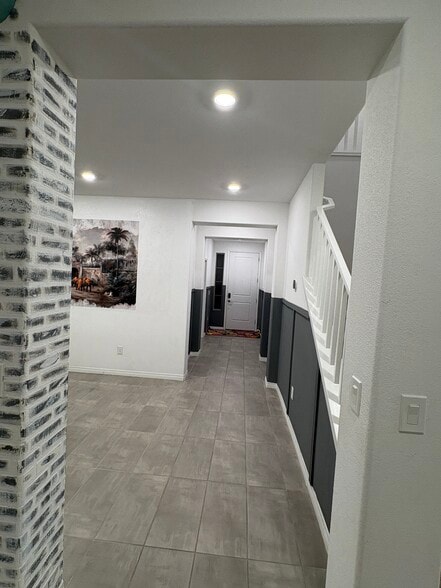 Foyer - 657 Stone Hammer Ave