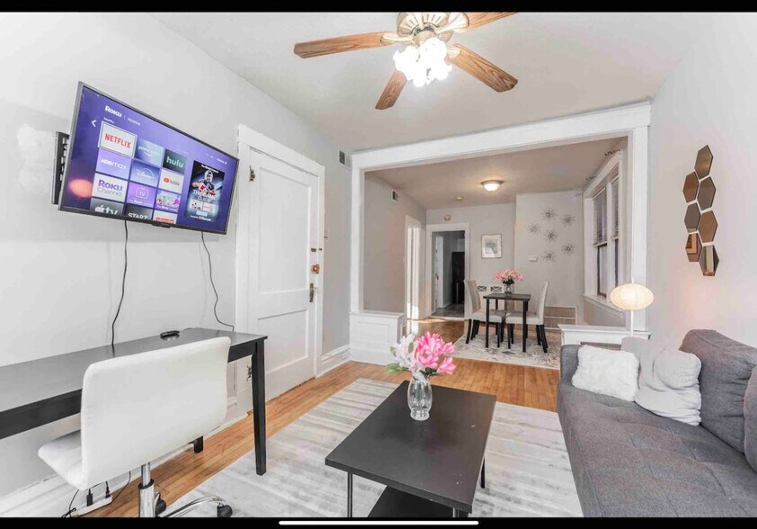 Building Photo - 1246 W Nelson St