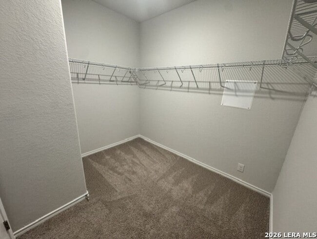Building Photo - Newer Beautiful Home featuring 3-bedroom 2 Bath Plus office