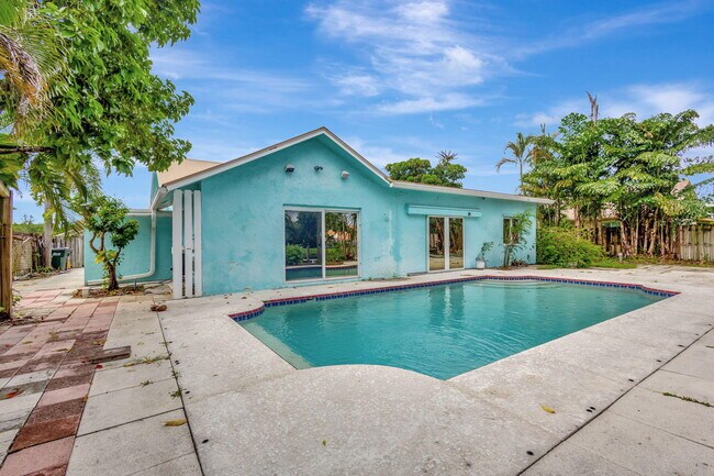 Building Photo - 1402 Cormorant Rd