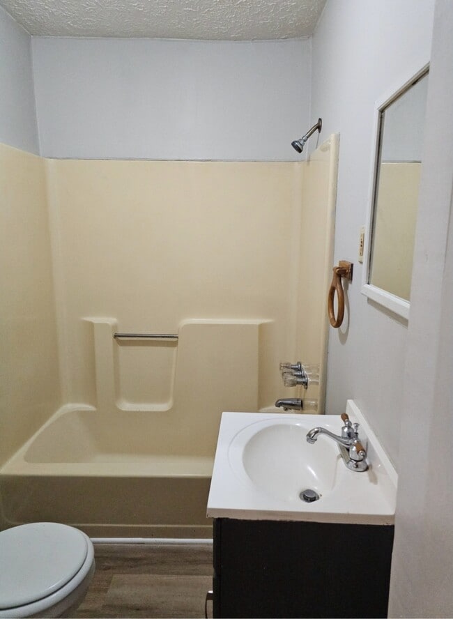 Building Photo - 422 Meriwether St