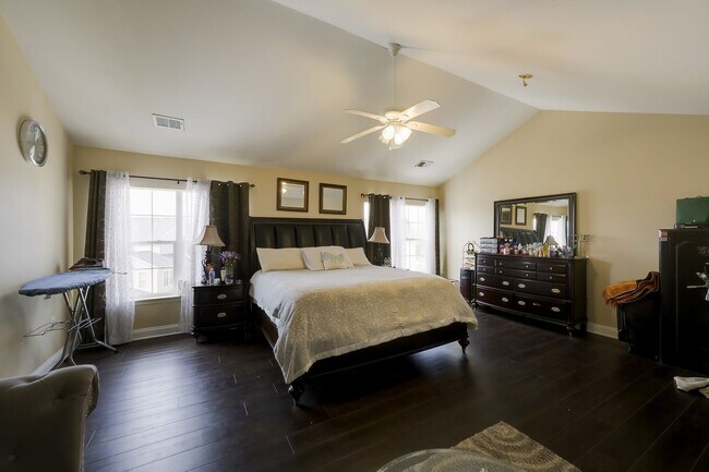 Building Photo - Luxurious Single Family Home in Emerald Farm