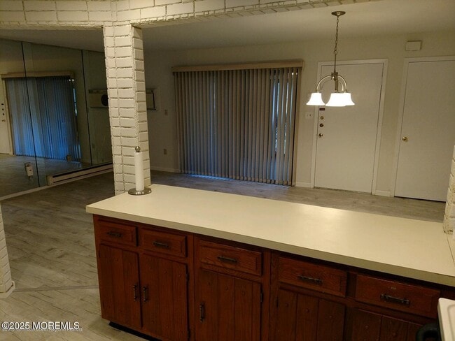 Building Photo - 137 Amberly Dr