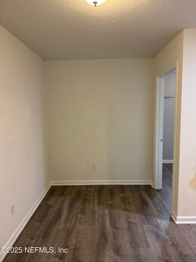 Building Photo - 348 Auburn Oaks Rd E