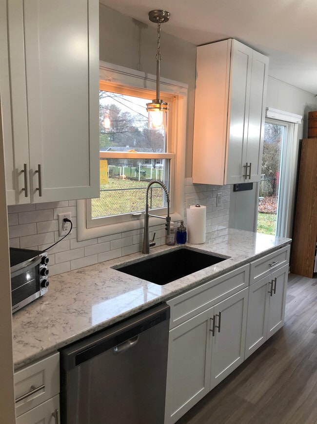 Building Photo - 3629 S Kingsbury Ave