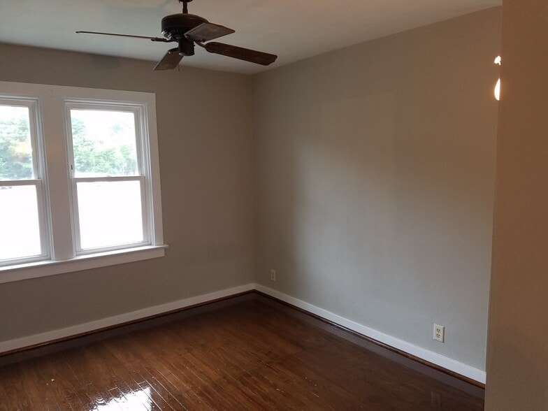 Ceiling fans in upstairs bedrooms. - 2320 Main Street