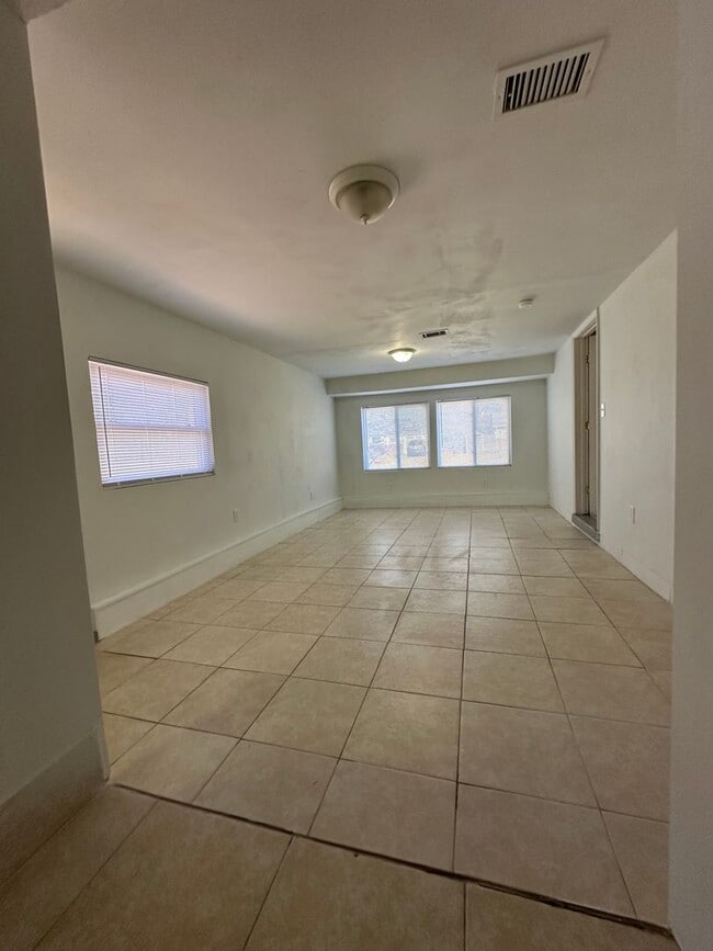 Building Photo - Malibu-4 Bedroom 2 Bath Single Family home