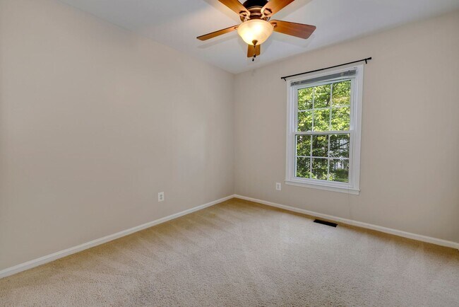 Building Photo - 3 Bed 2.5 Bath - Gaithersburg Townhouse - Finished Basement