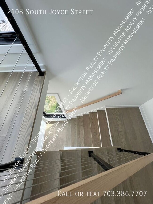 Building Photo - 2108 S Joyce St