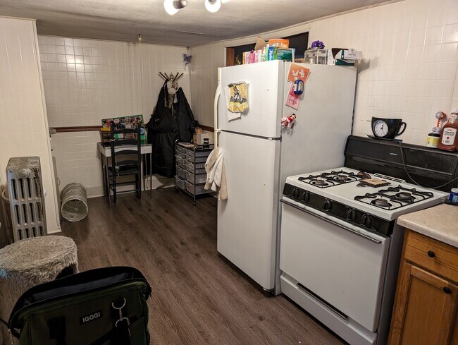 Building Photo - 301 E Eleanor St