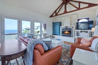 Building Photo - 5051 Shore Dr