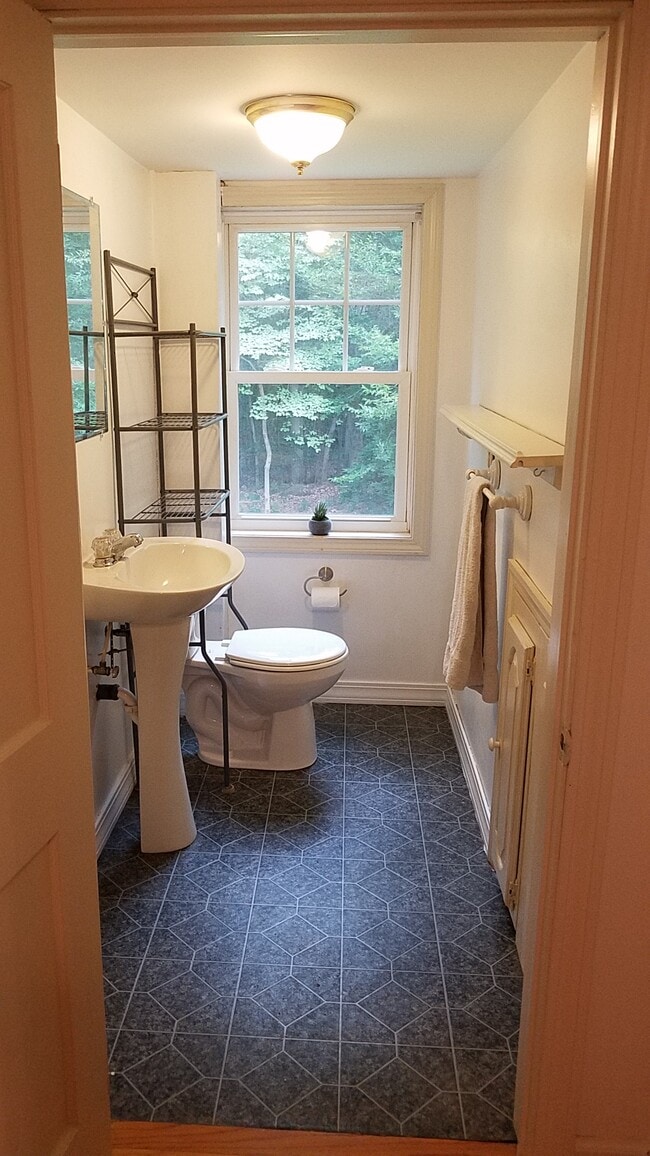 Building Photo - 68 Blatchley Ave