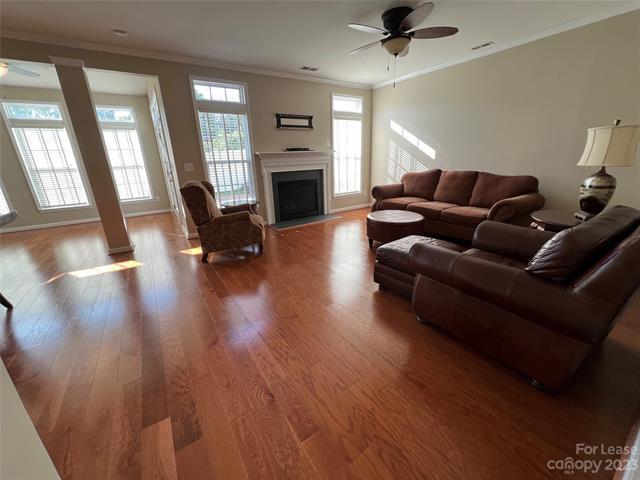 Building Photo - 4254 Piccadilly Ln