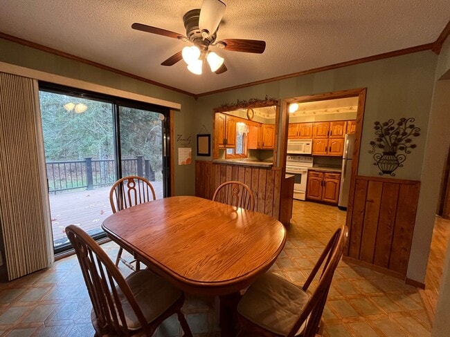 Building Photo - Beautiful 3 Bedroom Home In Carlton on 5 A...