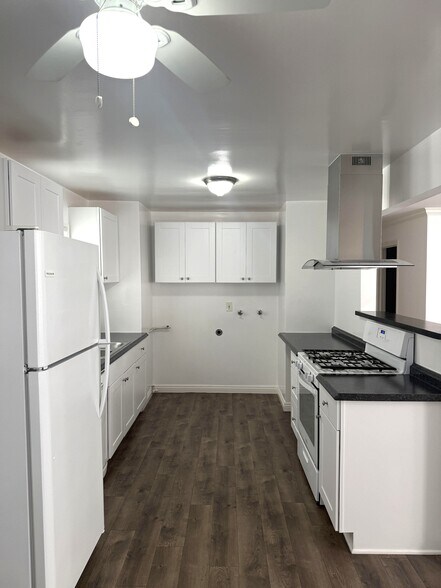 Building Photo - 404 Illinois St