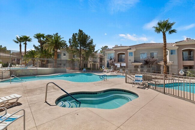 Building Photo - *VERY NICE CONDO IN GATED COMMUNITY !