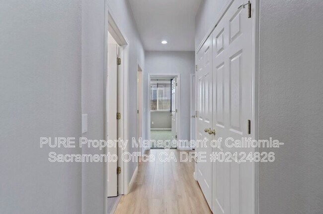 Building Photo - 1518 Sandmark Dr