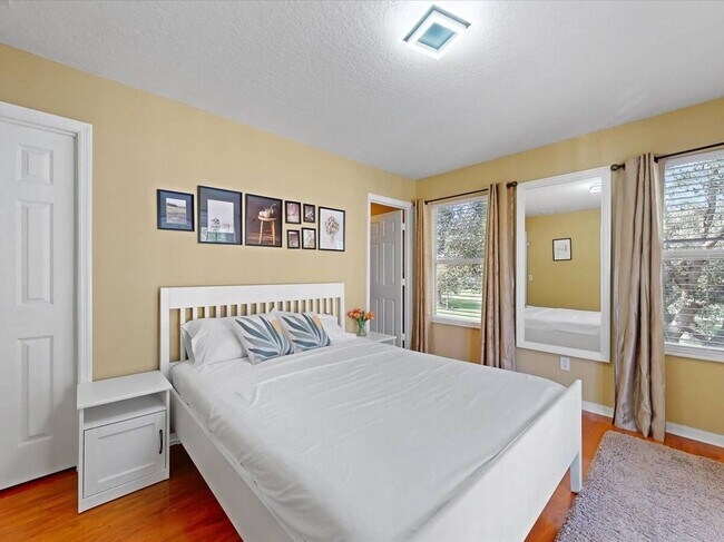 Building Photo - 1302 S Beach Cir