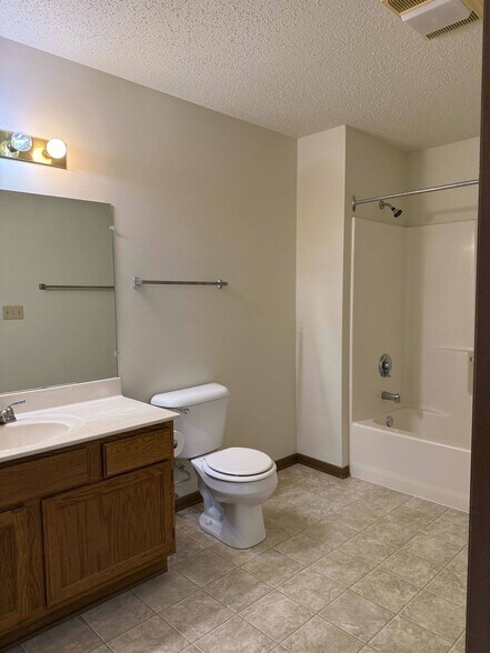 Building Photo - 840 Weinert Rd