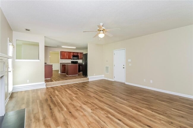 Building Photo - 629 Tomahawk Pl SW
