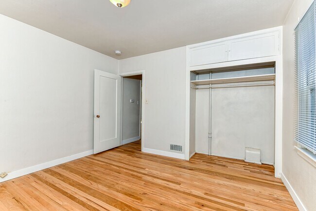 Building Photo - Coveted Northend Location! Spacious 5 bedr...