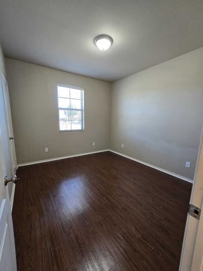 Building Photo - 457 Ambrose Avenue