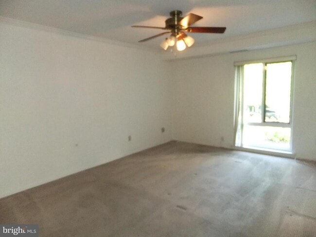 Building Photo - 1700 Oakwood Terrace