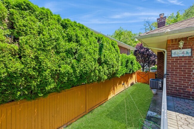 Building Photo - 50 Edgewood Dr