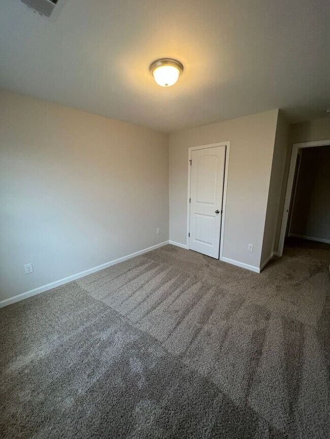 Building Photo - BRAND NEW AND JUST FOR YOU!!