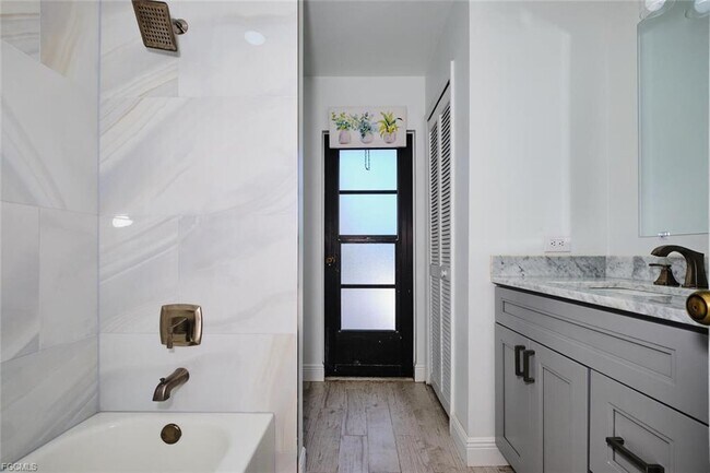 Building Photo - 2614 SE 12th Pl