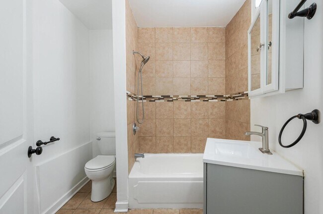 Building Photo - 3966 W Grand Ave