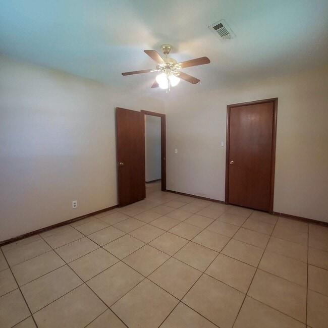 Building Photo - 2429 N Market Ave