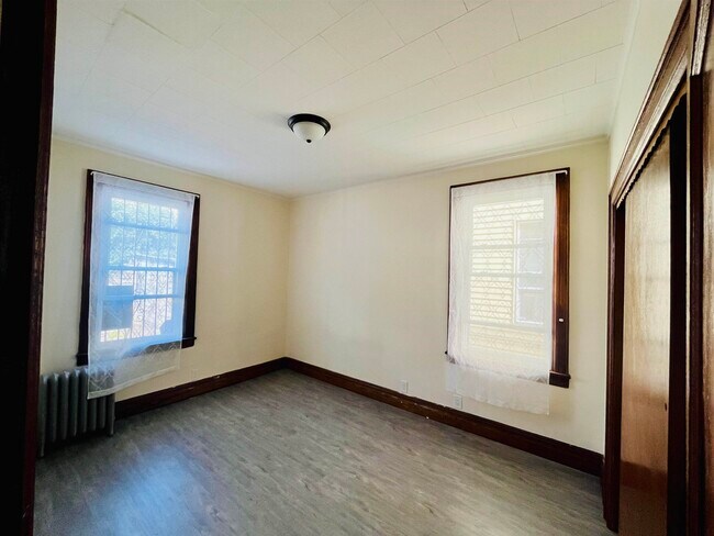 Building Photo - 262 Winfield Ave