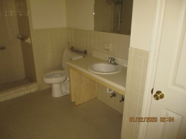 Building Photo - 906 20th Ave