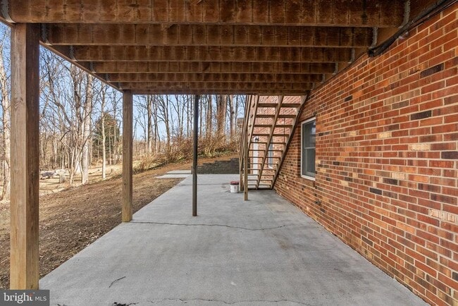 Building Photo - 122 Stuart Dr