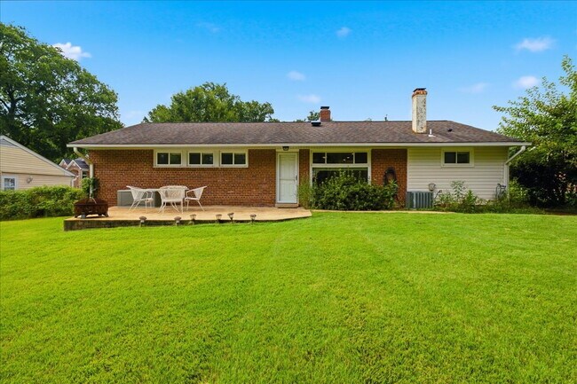 Building Photo - Charming 4-Bedroom Springfield Rambler Near Lake Accotink Park