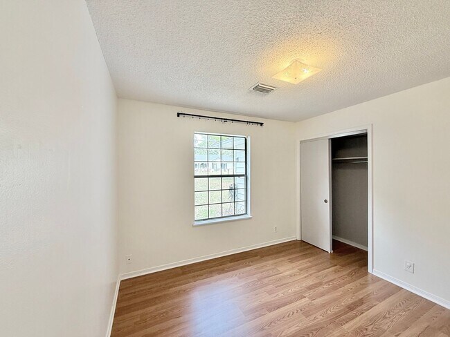 Building Photo - Spacious 3-Bed/2-Bath With Large Backyard