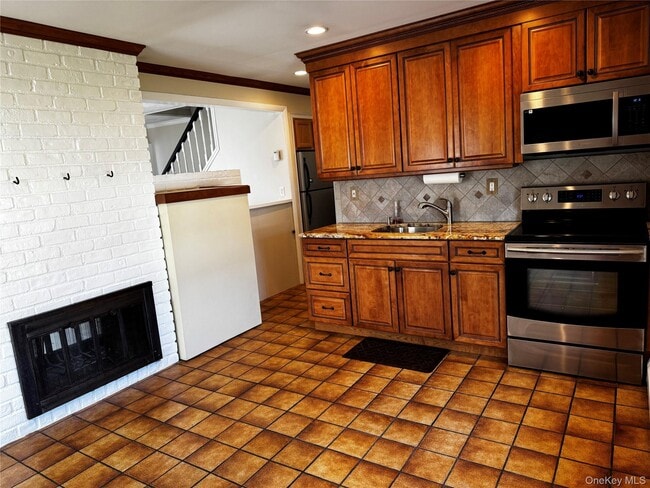 Building Photo - 12 Elves Ln