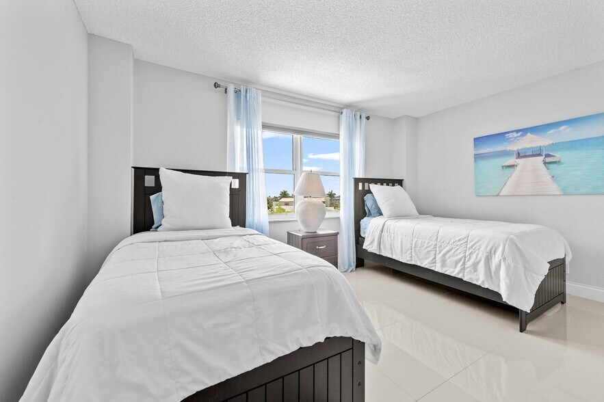 Building Photo - 1200 Hibiscus Ave