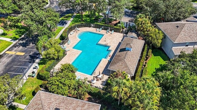 Building Photo - 5815 Fishhawk Ridge Dr