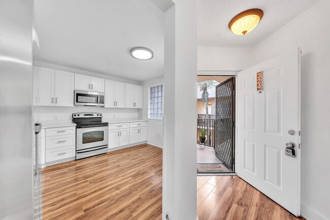 Building Photo - 4111 Coral Tree Cir