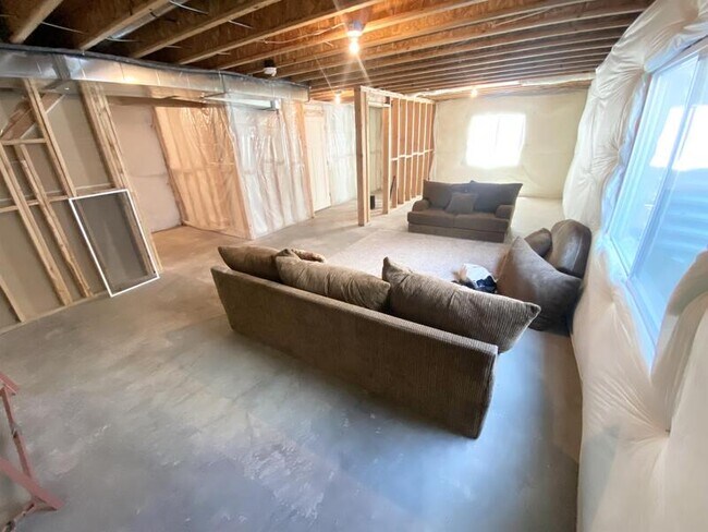 Building Photo - 521 N 20 W