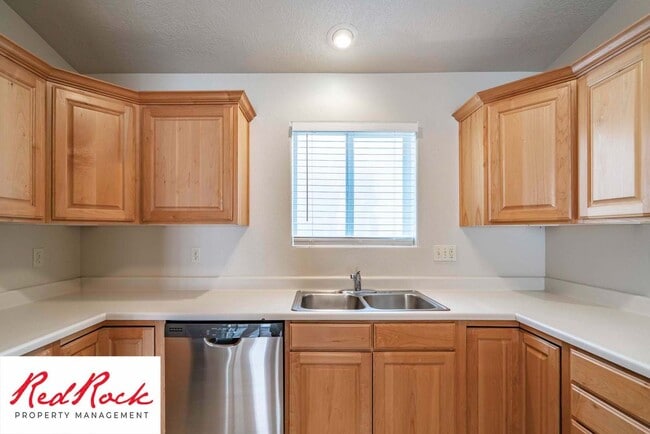 Building Photo - 3 Bed 2 Bath, 2 Car Garage with a Fully Fe...
