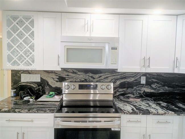 Building Photo - 1410 S Ocean Dr