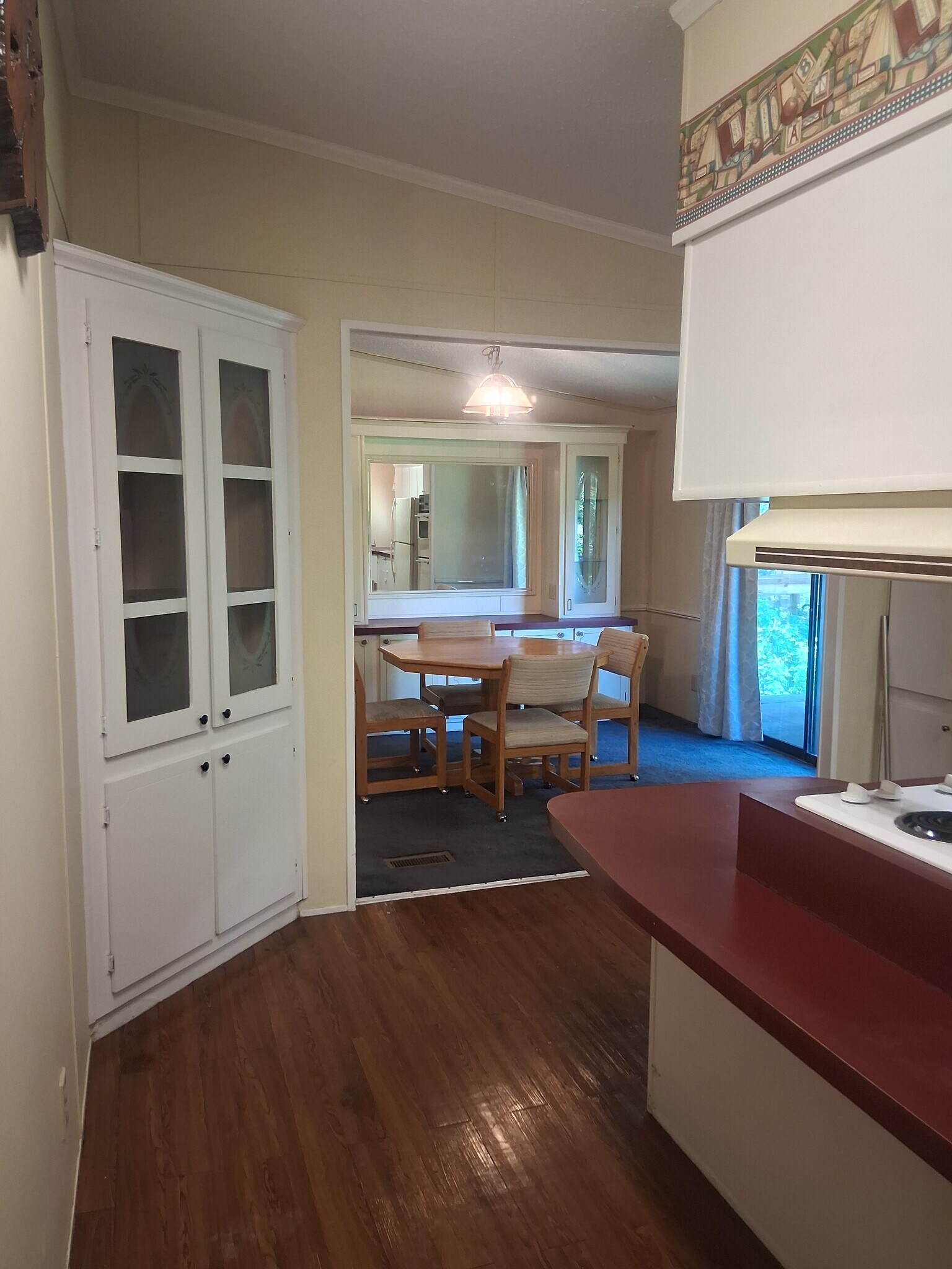 Kitchen/dining area - 11900 SW 121st Ave