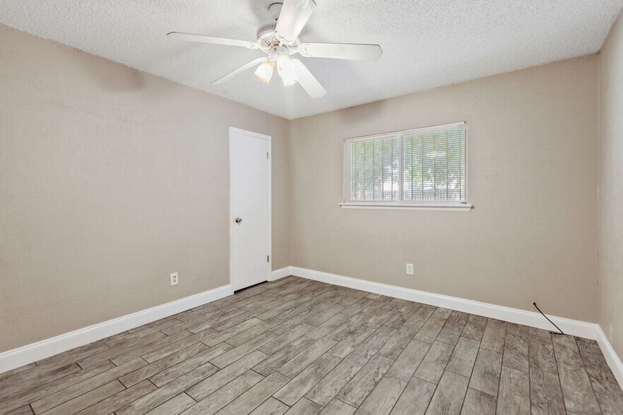 Building Photo - 6702 Colony Park Dr