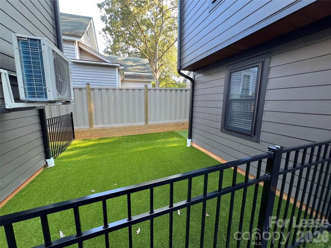 Building Photo - 410 N 4th St