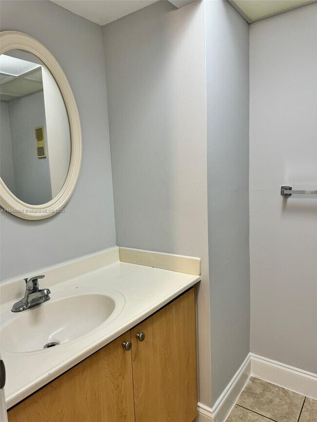 Building Photo - 10090 NW 80th Ct