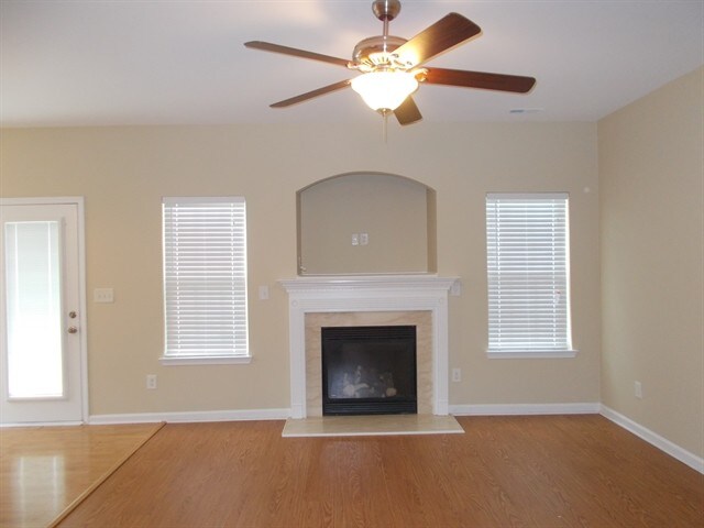Building Photo - 10505 Meadow Crossing Ln