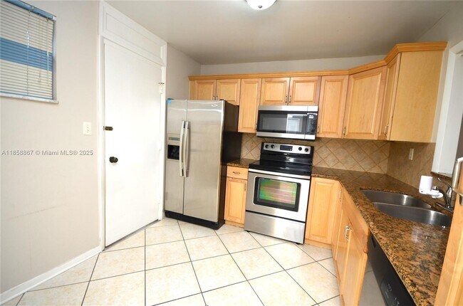 Building Photo - 404 NW 68th Ave